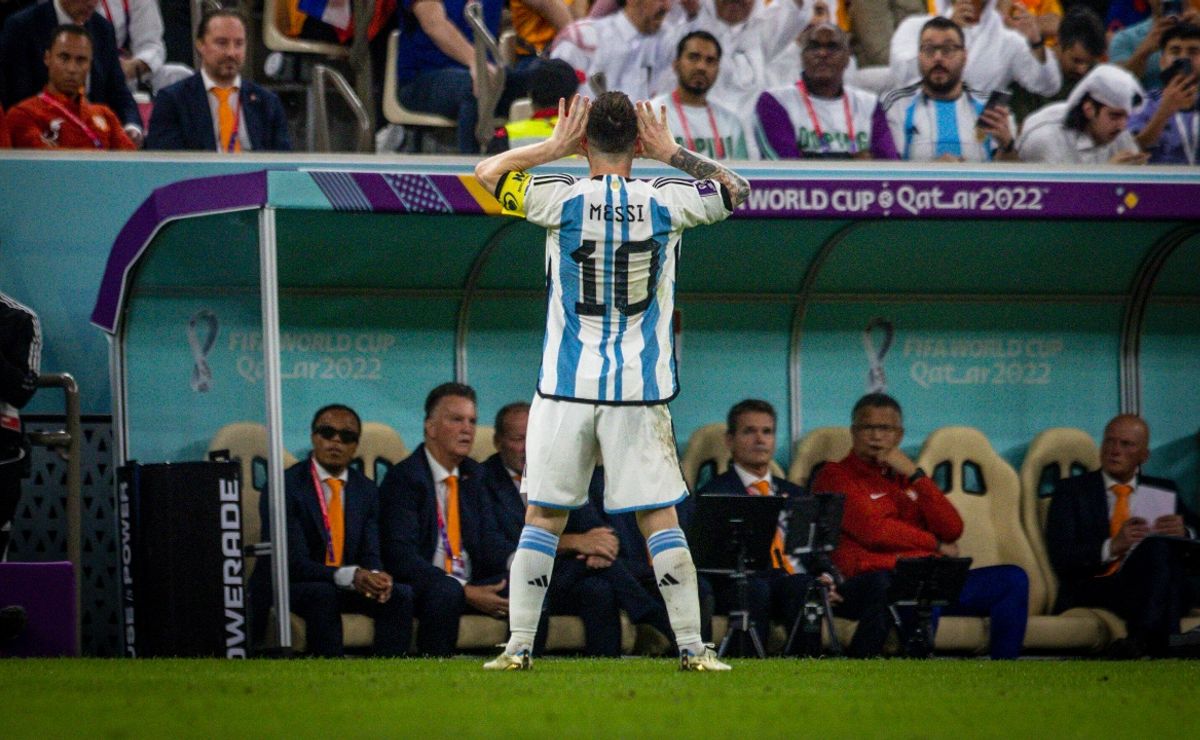 Der niederländische Kapitän Van Dijk verteidigt Messi nach der Van-Gaal-Kontroverse