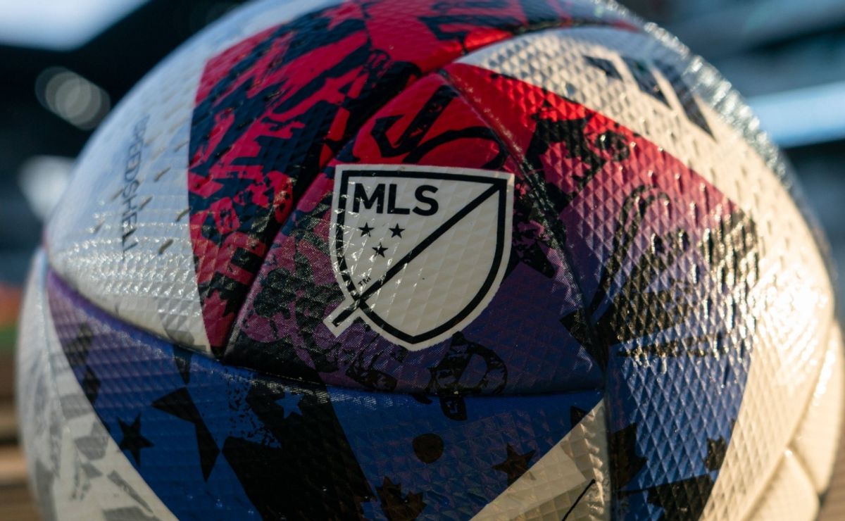 Preços baixos em Bolas Adidas mls